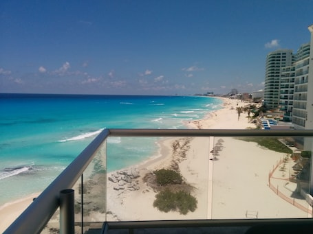 Deluxe Beachfront Suite Cancun Hotel Zone Full Kitchen Fits Up to 4 People
