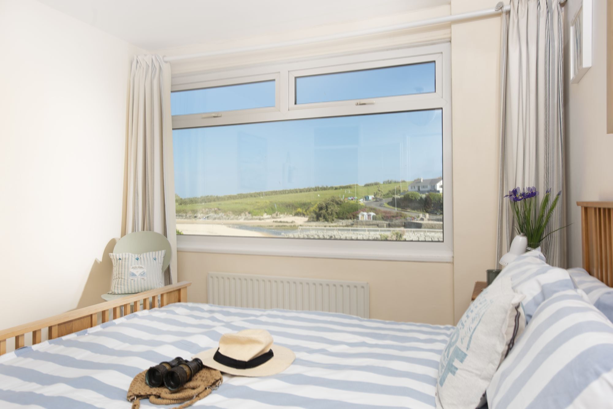 Iron/ironing board, Internet, bed sheets