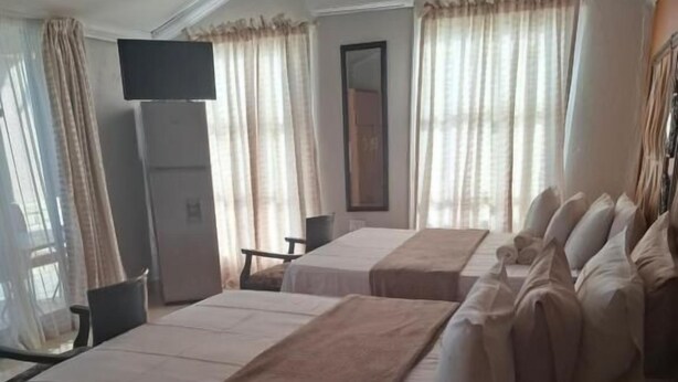 Unclassified image, 1 of 10, button - Vicky B Bed And Breakfast  (Mogwase)