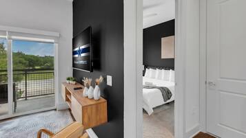 Desk, iron/ironing board, WiFi, bed sheets