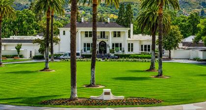 2BR Silverado CC condo with golf views, pool, patio, and fireplace.