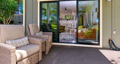 2BR Silverado CC condo with golf views, pool, patio, and fireplace.