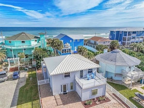 A coastal residential area with houses, a dock, and a view of the ocean. - Turtlemound Terrace - Your Favorite Beach Getaway (New Smyrna Beach)