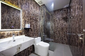 Superior Room, Balcony, Pool View | Bathroom | Shower, hair dryer, towels, shampoo - TH Luxury Hotel 2 (Phu Quoc)