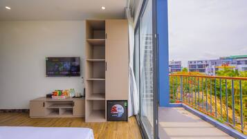 Desk, blackout curtains, free WiFi, bed sheets
