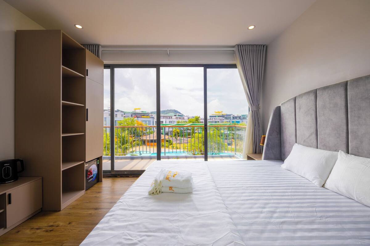 Deluxe Room, Balcony, Pool View | Desk, free WiFi