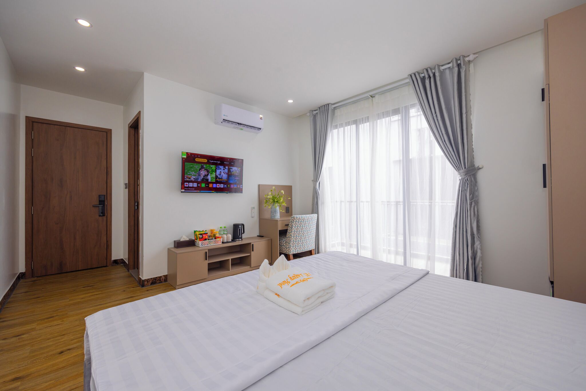 Superior Room, Balcony, Pool View | Desk, free WiFi