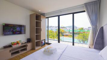 Desk, blackout drapes, WiFi (free), bed sheets