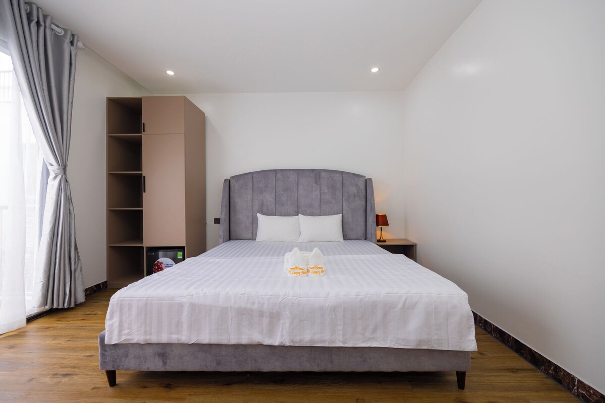 Habitación superior, vistas al patio | Escritorio, cortinas opacas, wifi gratis y ropa de cama