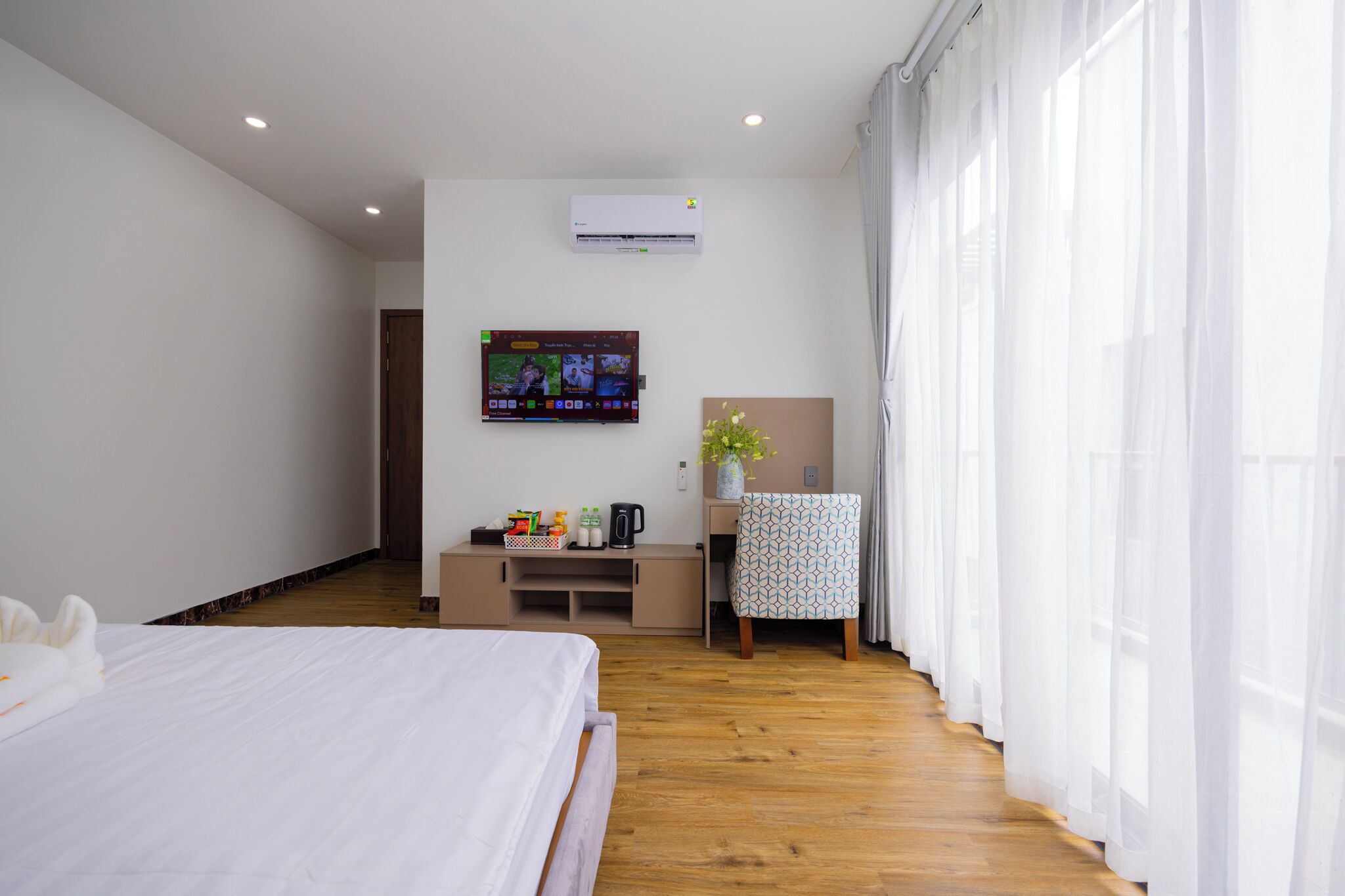 Superior Room, Balcony, Pool View | Desk, blackout curtains, free WiFi, bed sheets