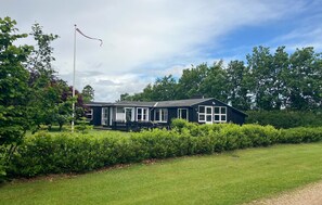 Exterior - Nice home in Højslev with house sea view (Højslev)