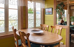 Dining - Lovely home in Nerlandsøy with house a panoramic view (Nerlandsøy)