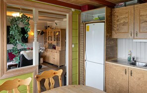 Fridge, microwave, oven, stovetop - Lovely home in Nerlandsøy with house a panoramic view (Nerlandsøy)