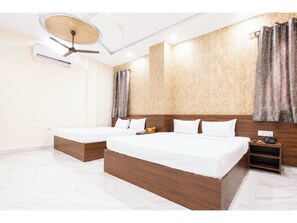 Family Room, Air conditioning | Hypo-allergenic bedding, desk, soundproofing, free WiFi - Hotel Shivaa (Amritsar)