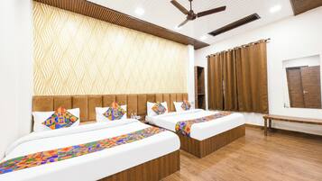 Family Room, Air conditioning | Hypo-allergenic bedding, desk, soundproofing, free WiFi