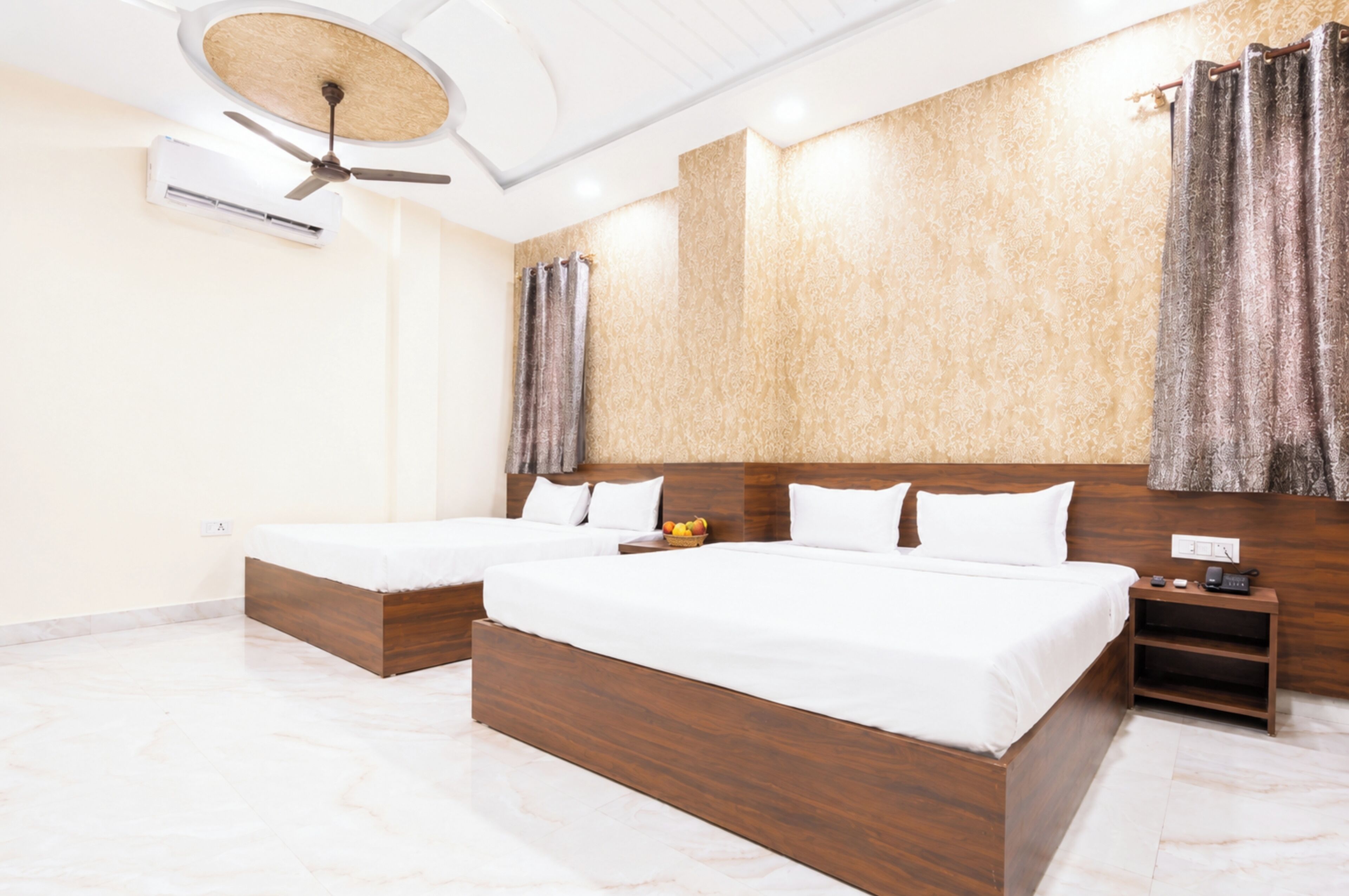 Family Room, Air conditioning | Hypo-allergenic bedding, desk, soundproofing, free WiFi