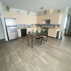Dining - Bright 2-bedroom apartment with AC in marvelous Nashville (Nashville)