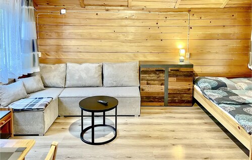 Lovely home in Polanczyk with WiFi