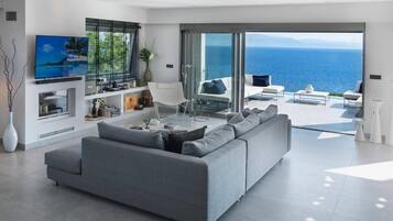 Vila, 4 quartos, para fumantes, piscina particular | Sala de estar
