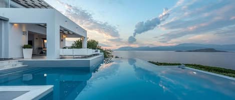 Villa, 4 camere da letto, fumatori, piscina privata | Piscina | Piscina all'aperto