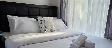 1 habitación, tabla de planchar con plancha, wifi y ropa de cama