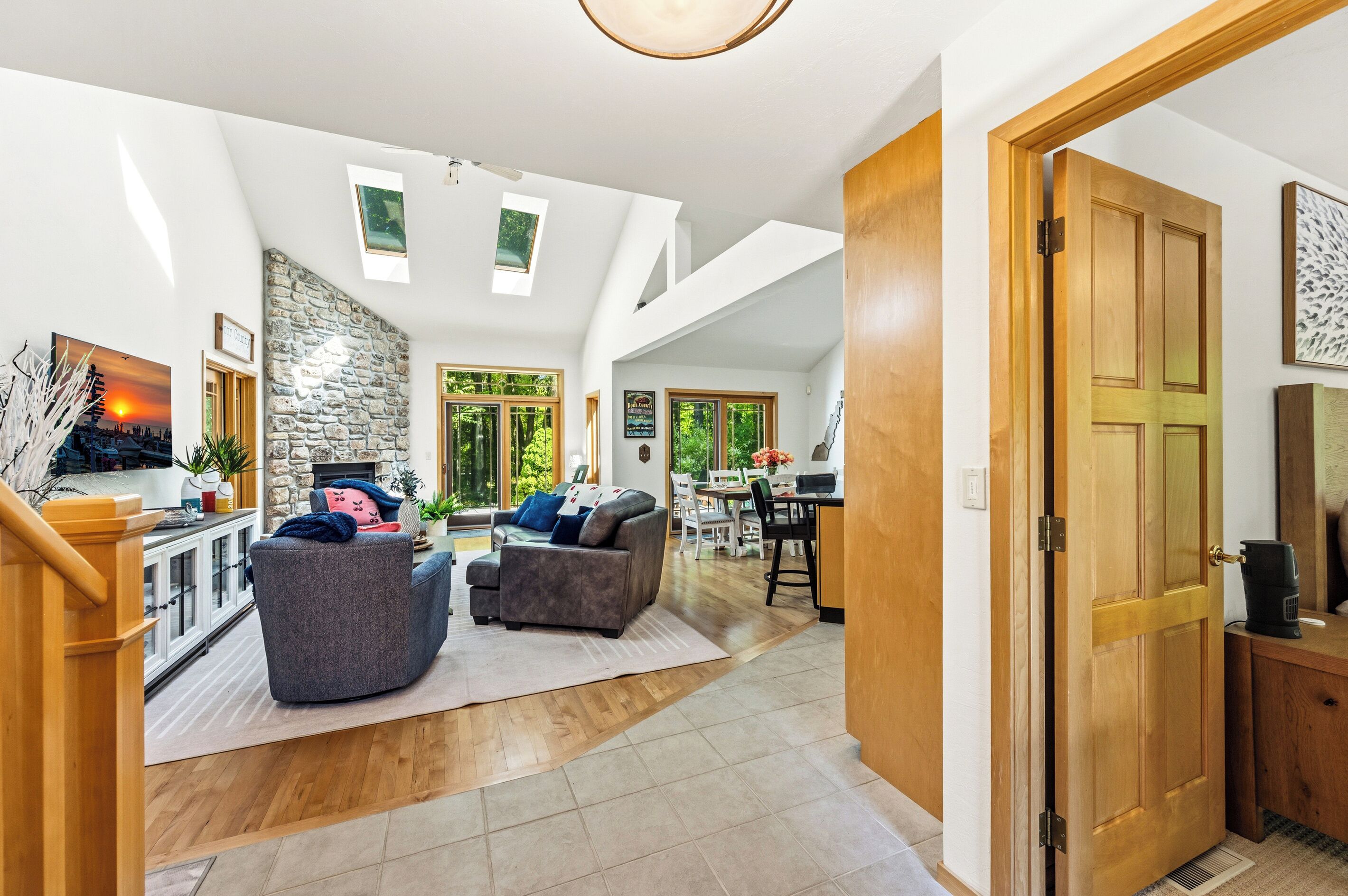 Smart TV, fireplace, offices