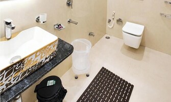 Quarto casal superior, ar-condicionado | Banheiro | Chuveiro, chuveiro com efeito de chuva, chinelos, toalhas de banho