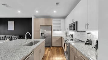 Fridge, microwave, stovetop, dishwasher