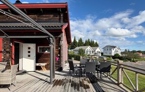 Outdoor dining - Amazing home in Kil with lake view (Kil)
