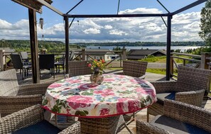 Outdoor dining - Amazing home in Kil with lake view (Kil)
