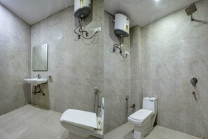 Habitación doble familiar | Baño | Regadera, secadora de cabello, toallas, jabón 