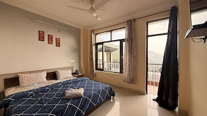 Superior Room, Mountain View - Ghar by the mountains (Dharamshala)