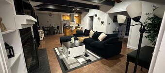 Beautiful 5-bedroom house with AC in charming Spring