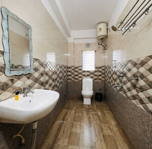 A bathroom with a sink, toilet, and shower. - Hotel O Fullbari (Jalpaiguri)