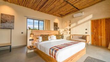 Kamar Double, kolam renang pribadi, pemandangan gunung
