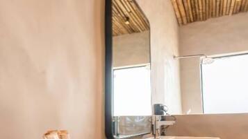 Chambre Double, piscine privée, vue montagne | Salle de bain