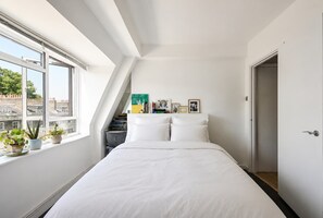 Iron/ironing board, WiFi, bed sheets - The Guide's Charming Home (London)