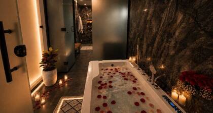 Luxurious 3-bedroom resort in Haridwar with Private pool, steam and jacuzzi