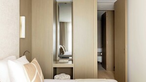 A hotel room with a bed, a desk with a mirror, and a wardrobe. - Luxury flat -2BR/6P-Madeleine/Saint Honore (Paris)