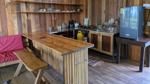 Kaffetrakter/tekoker, kjøleskap, ovn og kokeplater