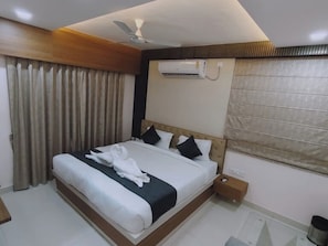 Quarto casal luxo | Espaço de trabalho para notebook, Wi-Fi de cortesia