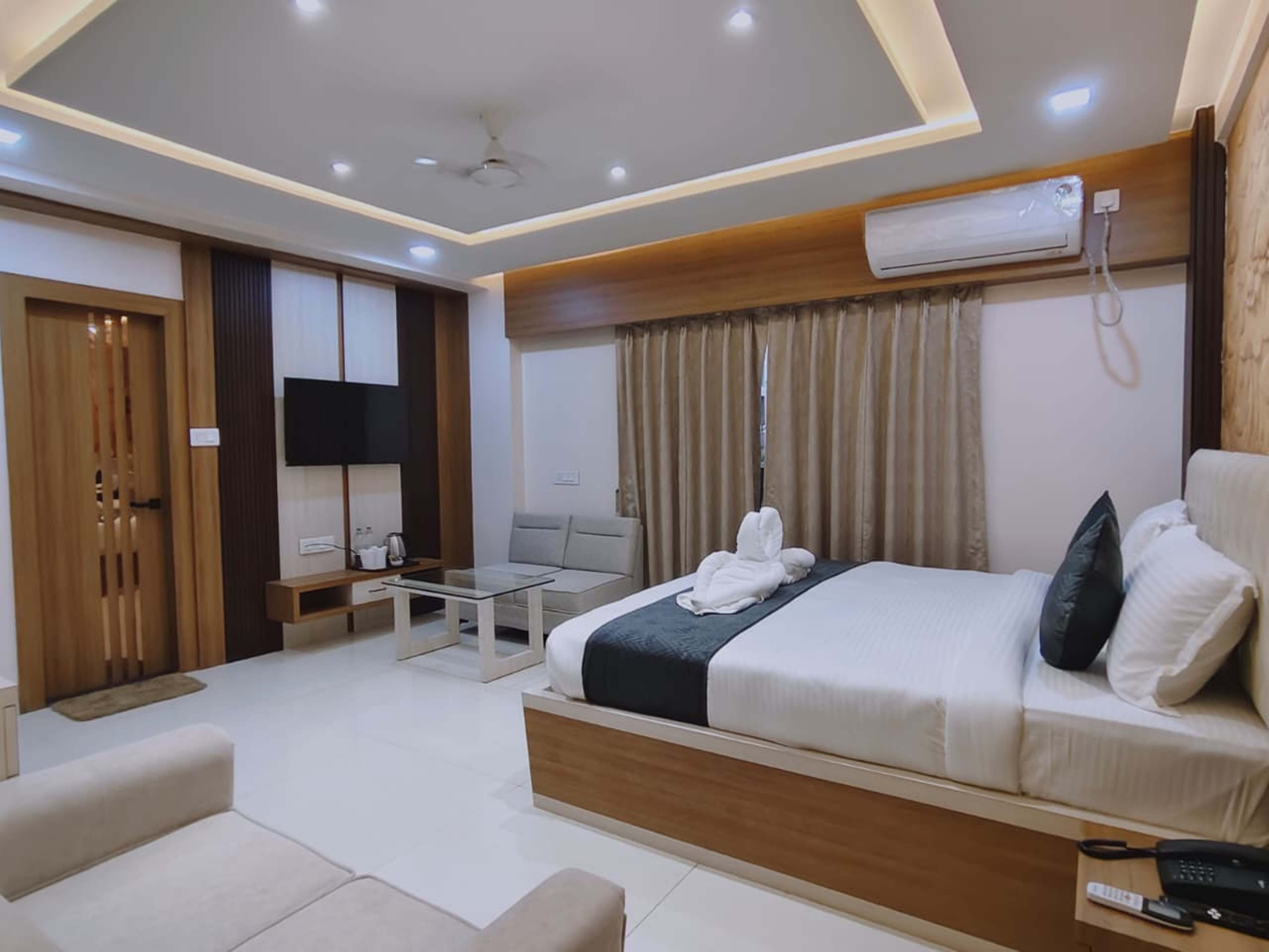 Habitación doble Premium, vista a la ciudad | Edredón, espacio para trabajar con laptop y wifi gratis 