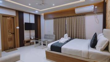 Habitación doble Premium, vista a la ciudad | Edredón, espacio para trabajar con laptop y wifi gratis