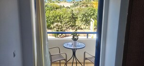 Interior - Sky Eye Studios-Casual Mediterranean living (Kokkini Hani)
