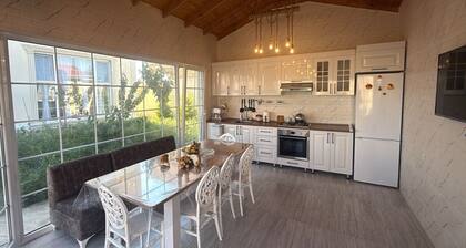 Spacious 4-bedroom home with air conditioning in beautiful Baku near Miami Beach