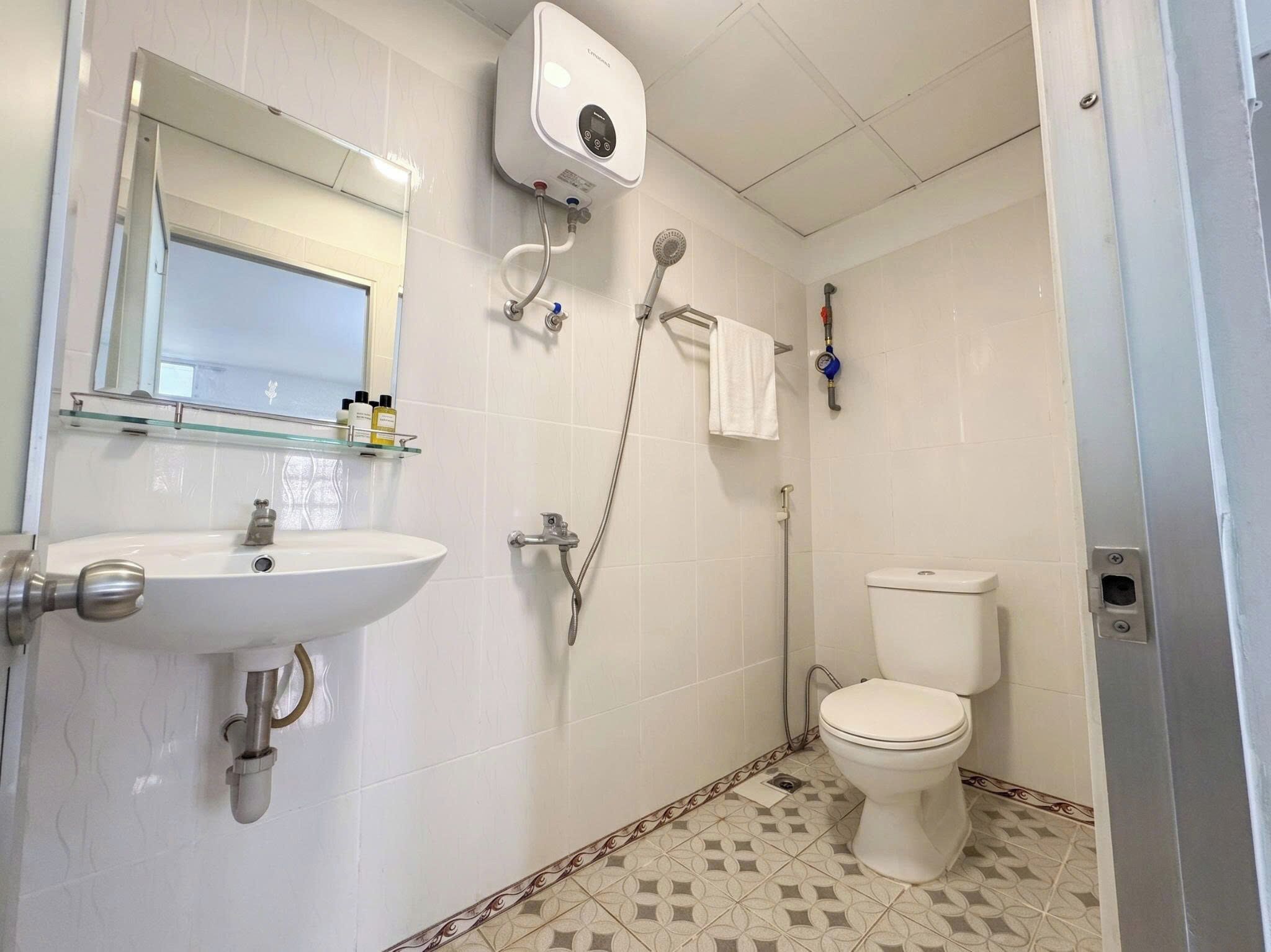 Studio, Balcony, City View | Bathroom | Free toiletries, hair dryer, slippers, towels