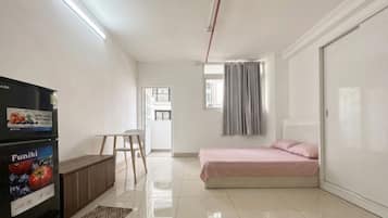 Studio, Balcony, City View | Desk, iron/ironing board, free WiFi