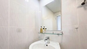 Studio, balkon, pemandangan kota | Kamar mandi
