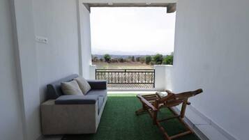 Deluxe Double Room | Property grounds