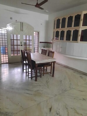 Habitación básica doble | Restaurantes